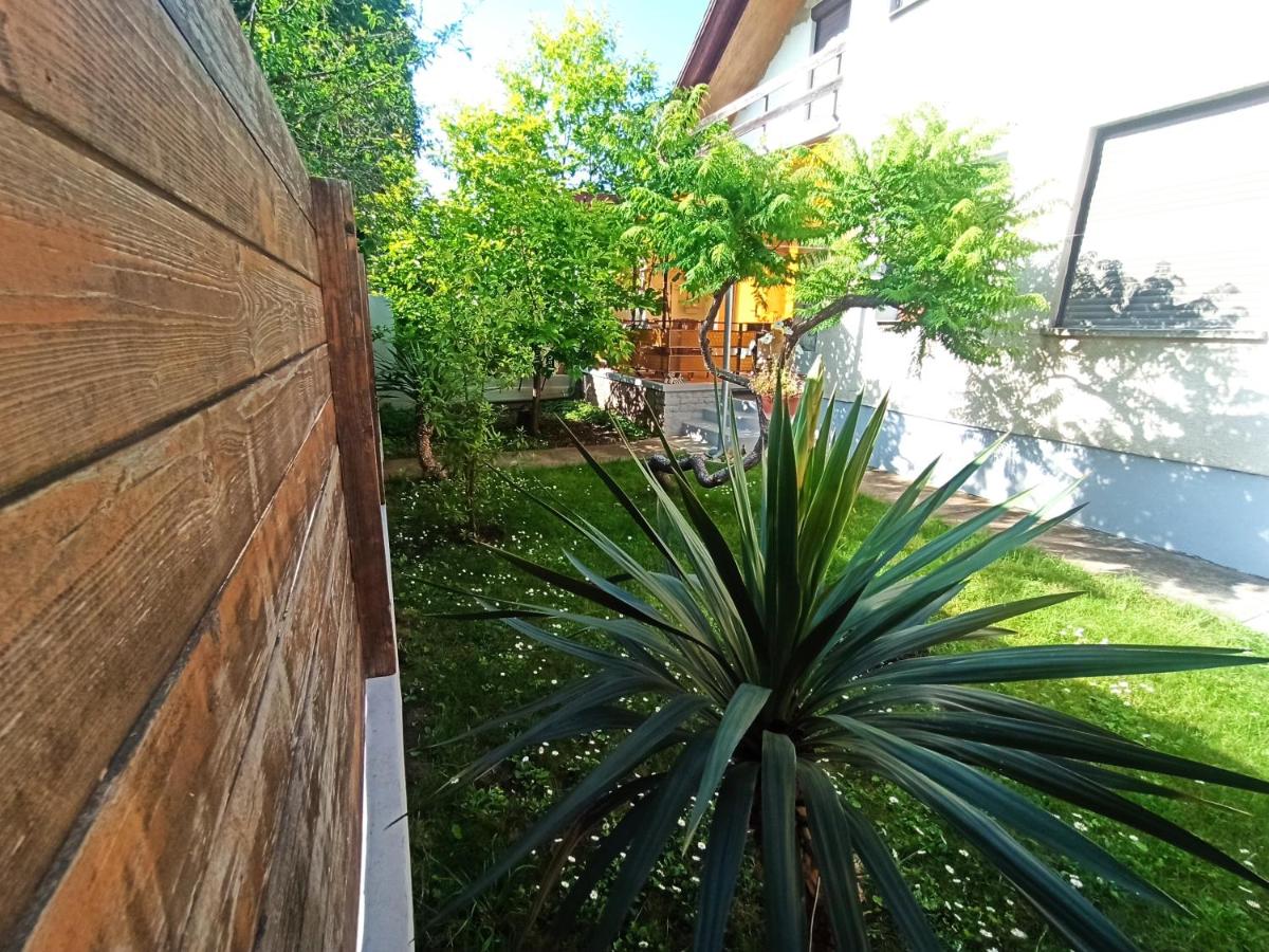 Pelso Holiday Apartments Hóvirág - B&B