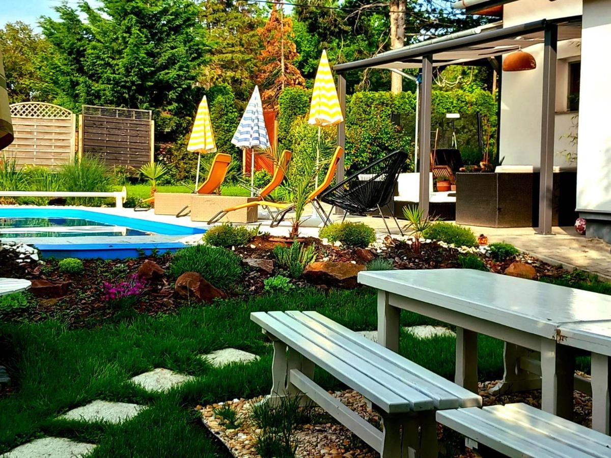 B&B Siófok - PoolGarden Nyaraló Siófok - Bed and Breakfast Siófok