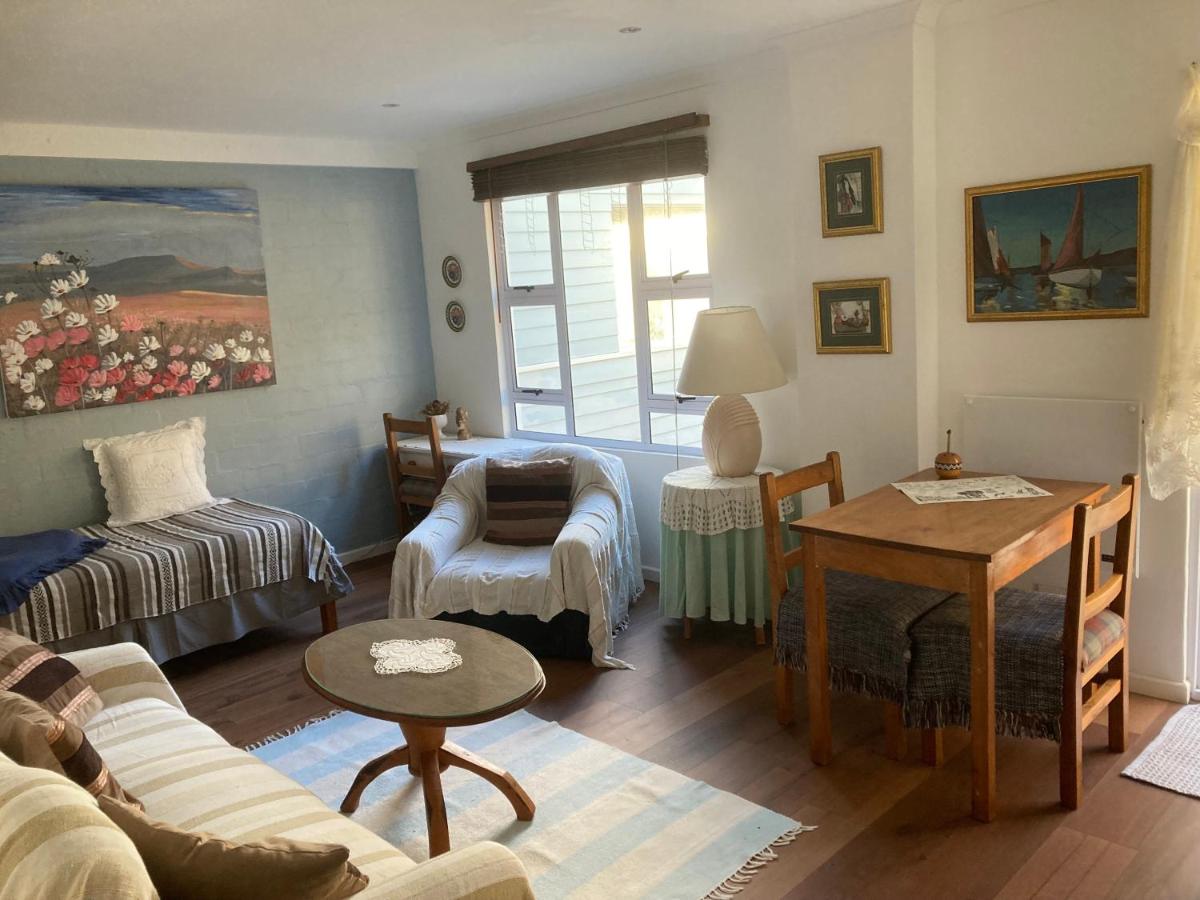 B&B Cape Town - BG's Quiet Mountain Retreat - Bed and Breakfast Cape Town