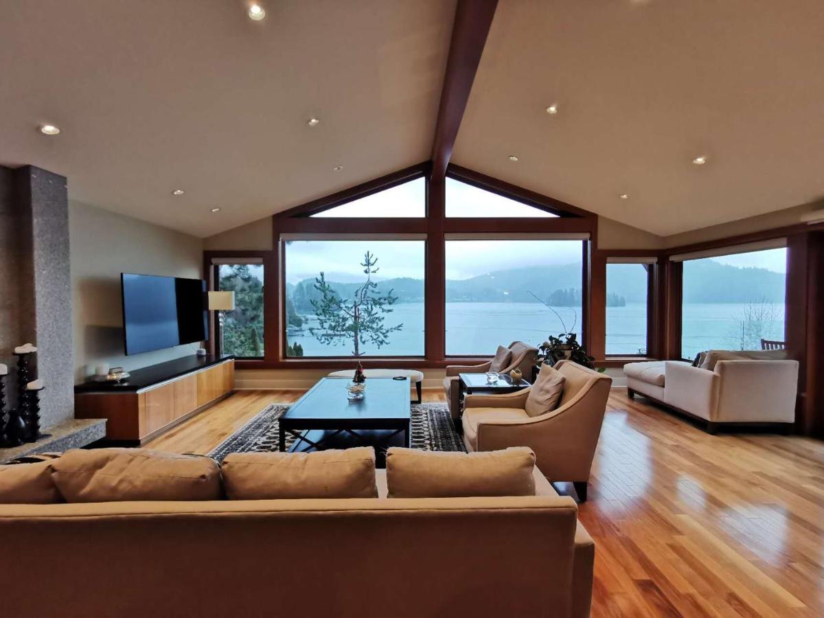 Deep Cove Stunning Waterfront Whole House - Ferienwohnung North Vancouver