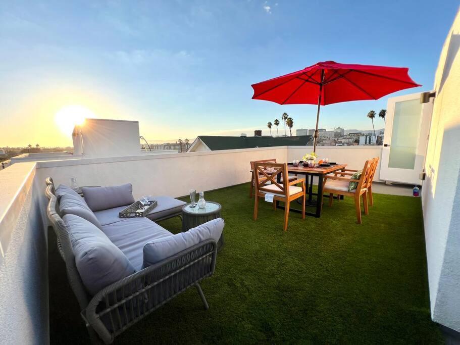 B&B Los Ángeles - Luxury K-Town Dwelling with private rooftop deck. - Bed and Breakfast Los Ángeles