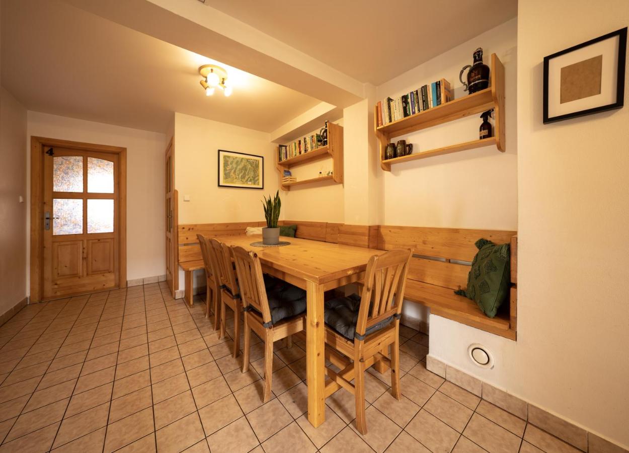 Apartment mit Balkon