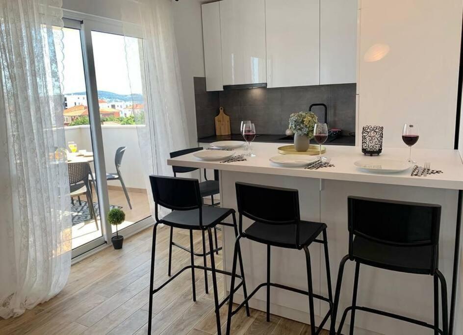 Tina`s Sunshine apartment - B&B Trogir