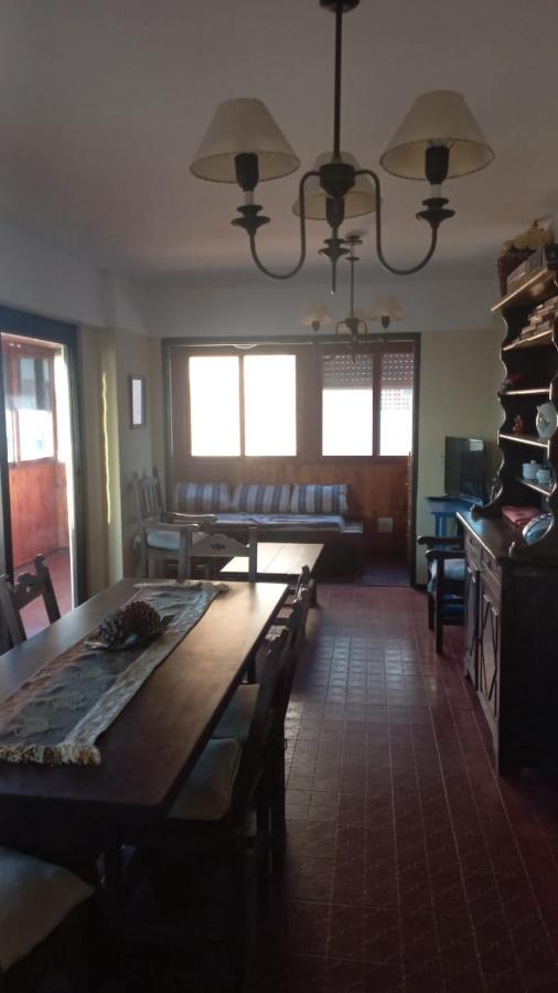 Duplex de 8 camas con 2 balcones Hermoso Duplex en el centro de Pinamar a 2 cuadras de la avenida principal Bunge AVISO IMPORTANTE No es un hotel con 24 hs de atención reservar con 3 días de anticipación mínimo No cuenta con calefacción - B&B Pinamar