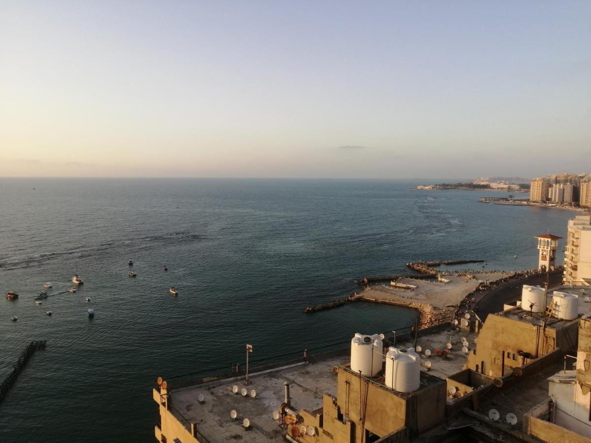 Villas with direct sea views and apartments with partial sea views in Miami, Alexandria, Al Safwa Tower, - B&B Alejandría