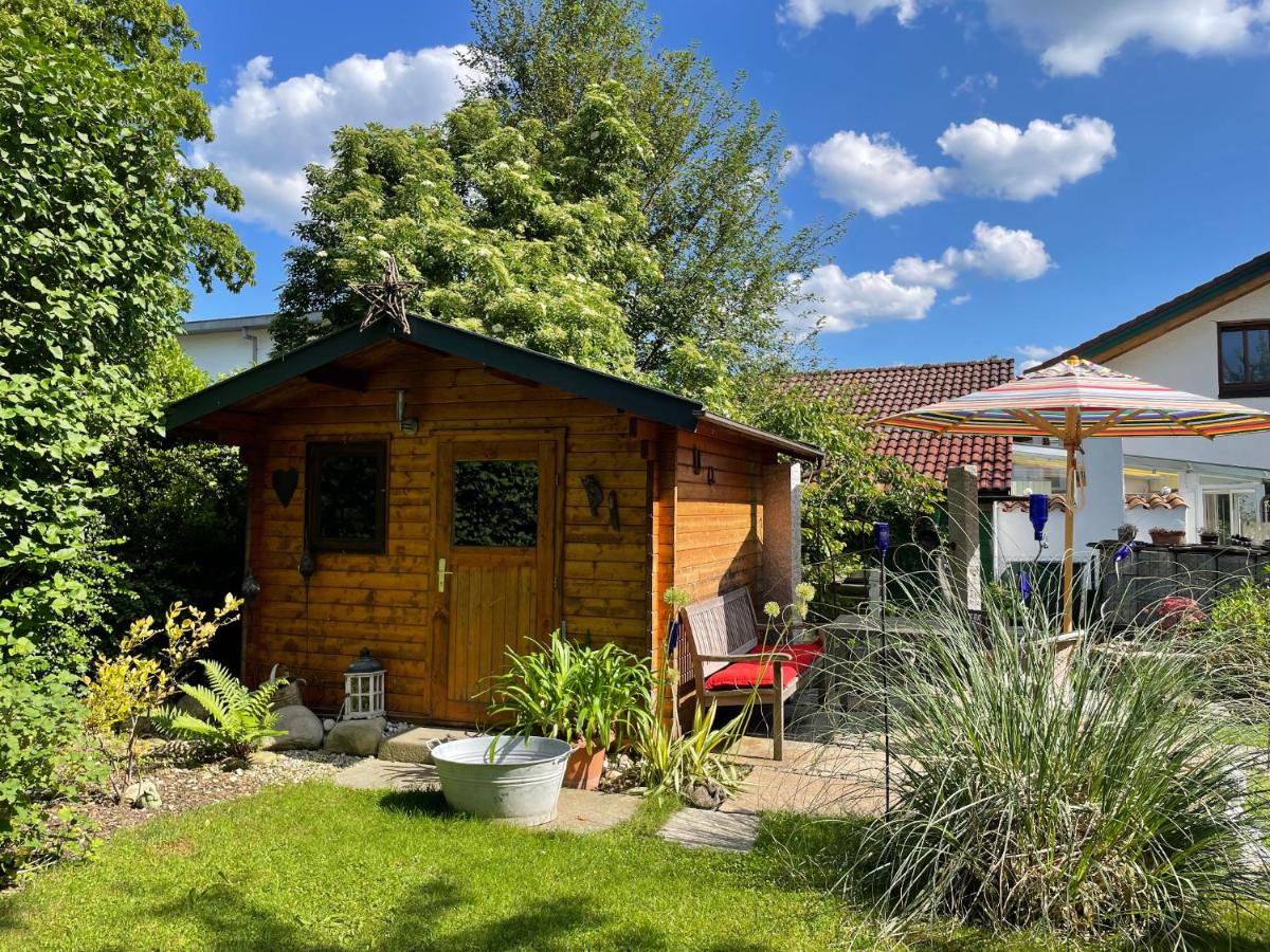 B&B Bad Aibling - Gartenhäuschen im Grünen - Bed and Breakfast Bad Aibling