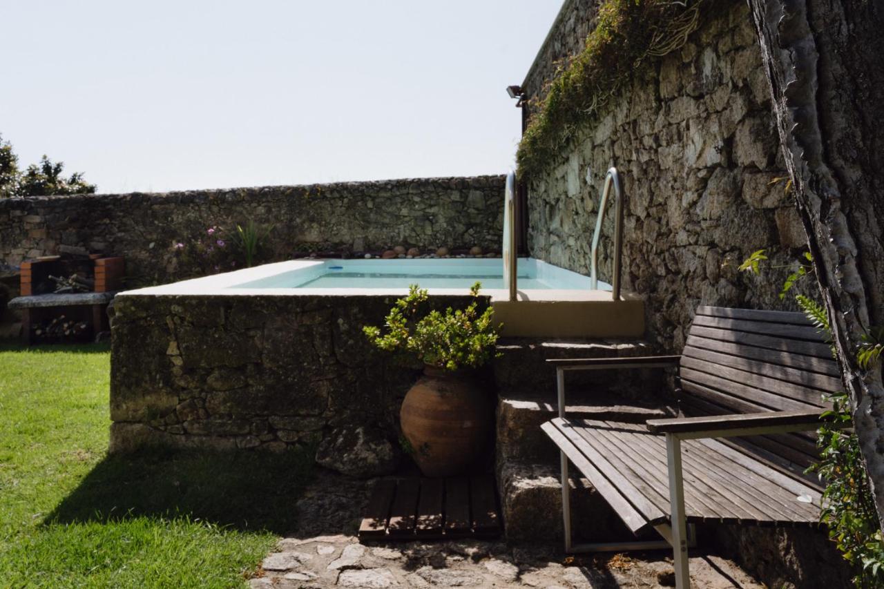 Villa with private pool and garden by Go2oporto - B&B