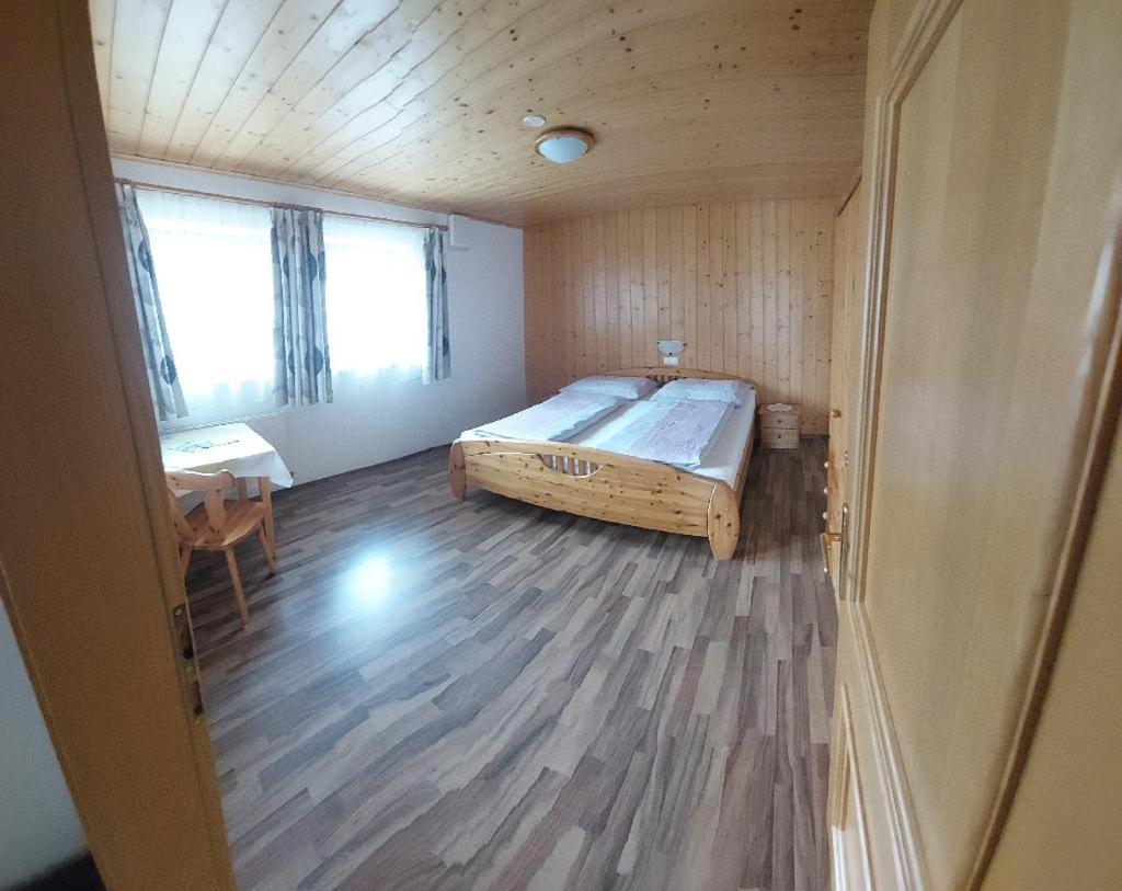Appartamento con 2 Camere da Letto e Terrazza 