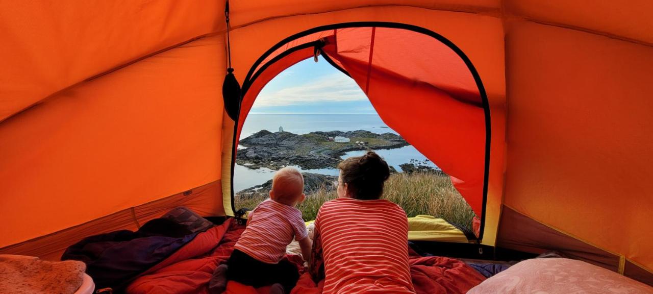 B&B Haram - Haramsøy One Night Glamping- Island Life North- overnight stay in a tent set up in nature- Perfect to get to know Norwegian Friluftsliv- Enjoy a little glamorous adventure - Bed and Breakfast Haram