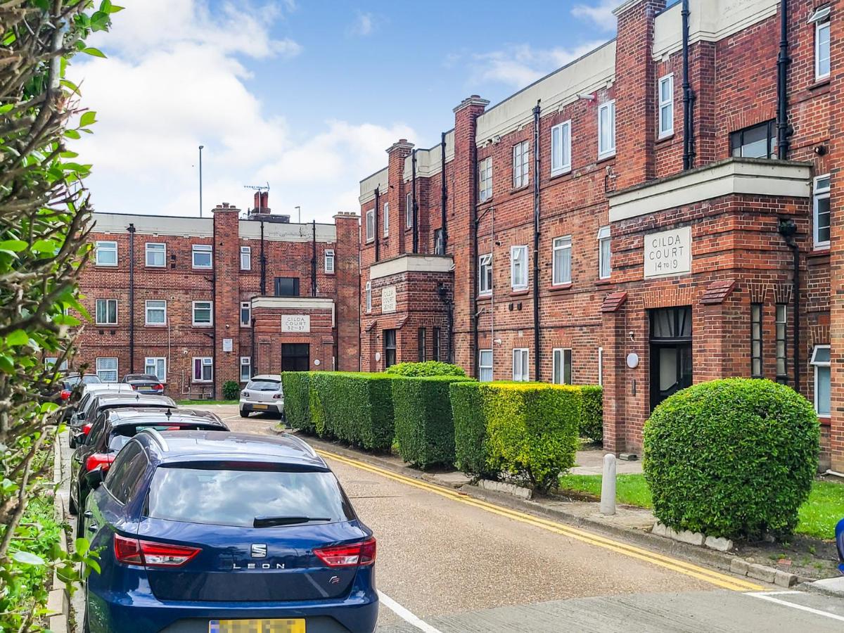 Great spacious 2 bedroom flat - B&B
