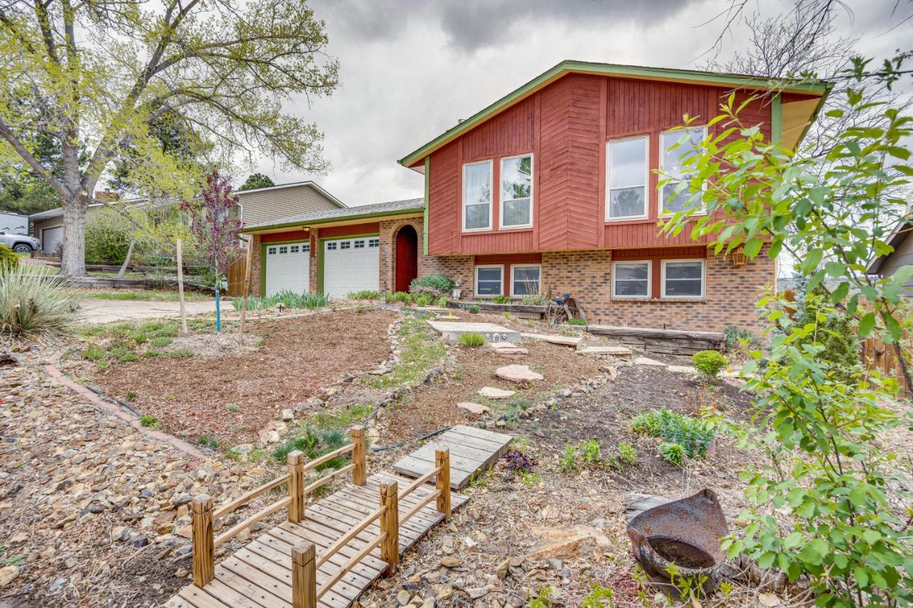 B&B Colorado Springs - Colorado Springs Home with Patio and Ping Pong Table! - Bed and Breakfast Colorado Springs