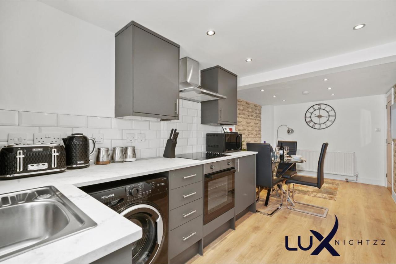 B&B Gravesend - Luxnightzz - Stylish Boutique 1 Bed Apartment - Bed and Breakfast Gravesend