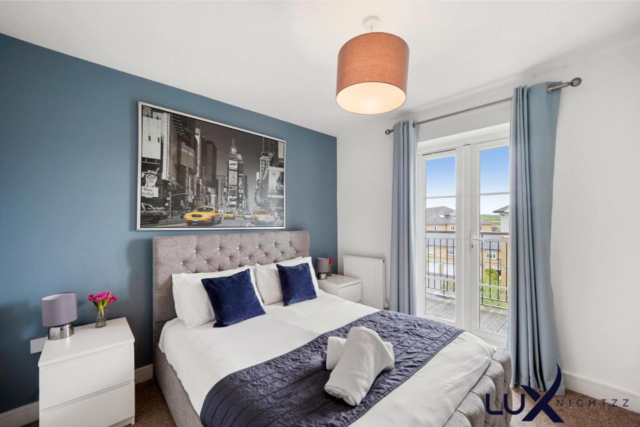 B&B Colchester - Luxnightzz - Clarendon Heights - Stylish Two-Bedroom Apartment - Bed and Breakfast Colchester