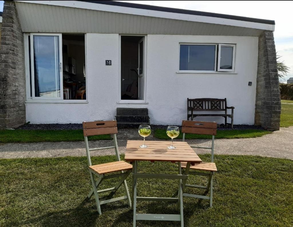 Chalet 18 Widemouth Bay Holiday Village - B&B Bude