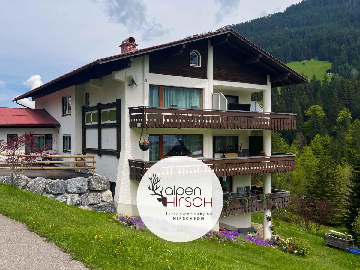 B&B Hirschegg - alpenHIRSCH - Ferienwohnungen - Bed and Breakfast Hirschegg