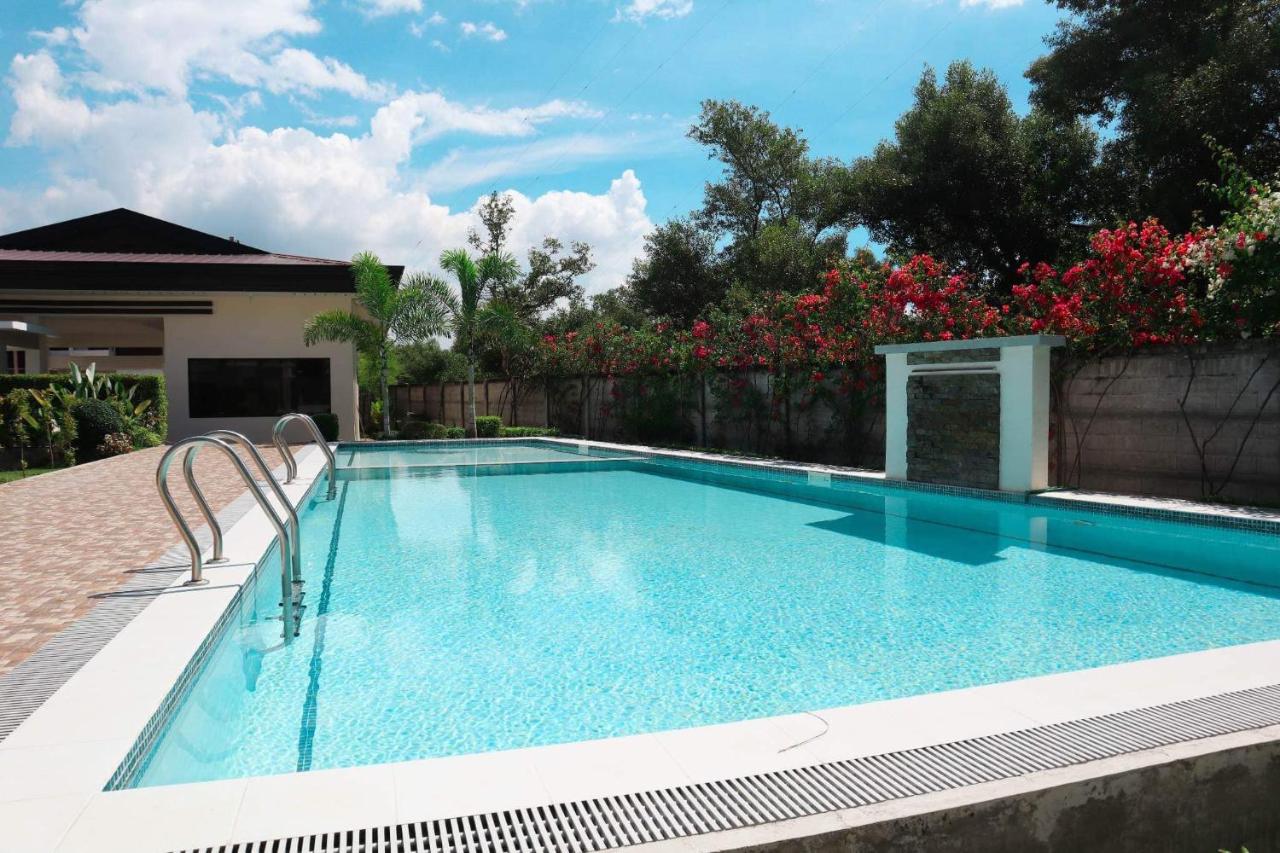 Cozy almond drive condo in cebu - Bed and Breakfast