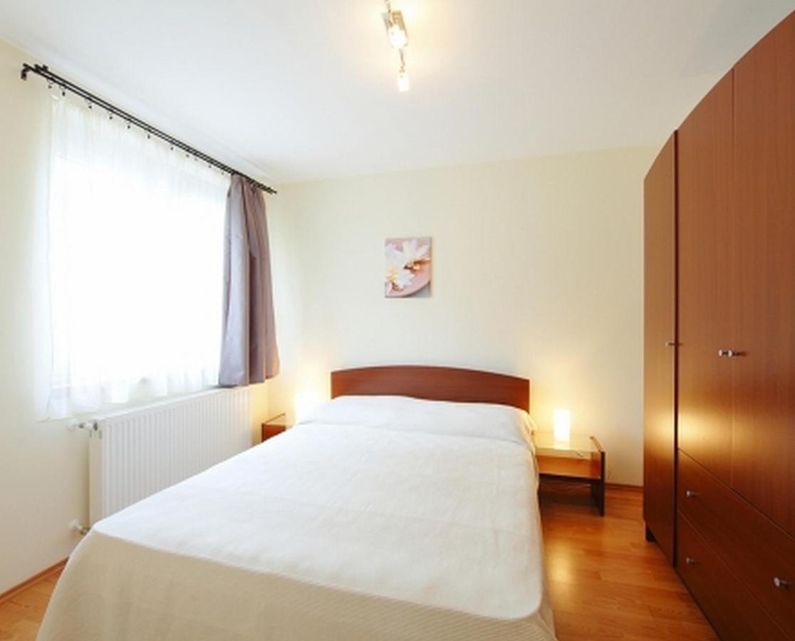 Apartment (4 Adults)