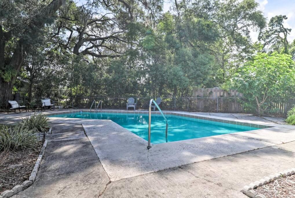 B&B Jacksonville - Pool home sleeps 6 with large fenced yard - Bed and Breakfast Jacksonville