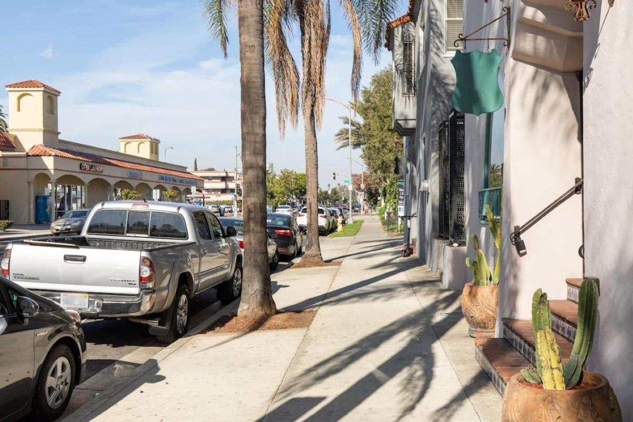 Visit the Beach from a Historic Downtown Apartment - NRP21-00092 - B&B