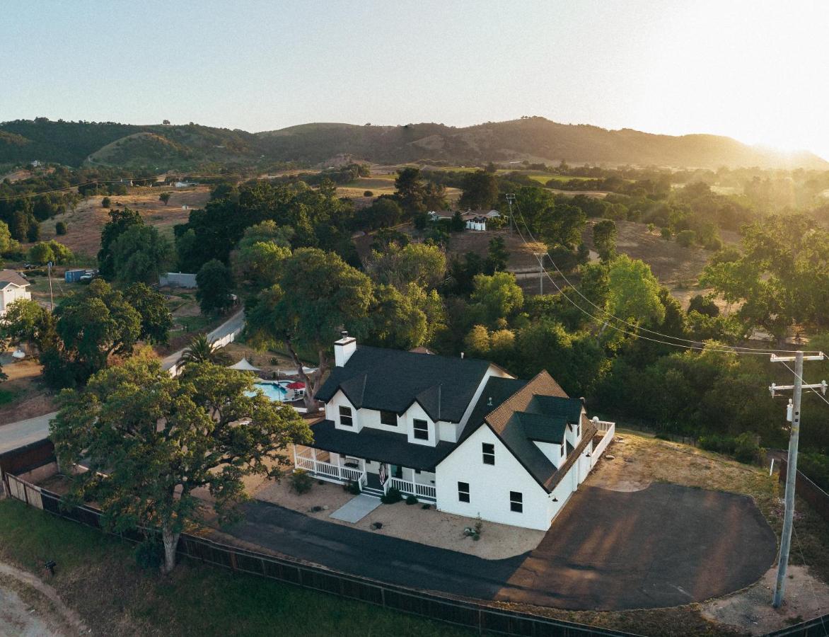 Wine Country Modern Farmhouse With Heated Pool, Hot Tub, Cybertruck - Chambres d’hôtes