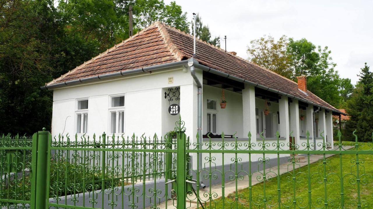 Van egy ház - B&B