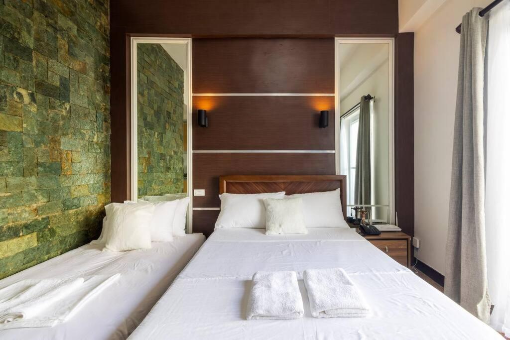 Antonio's Place, 3 mins to Mactan Airport, Fast Internet, Netflix, Pool, Gym - B&B Mactan