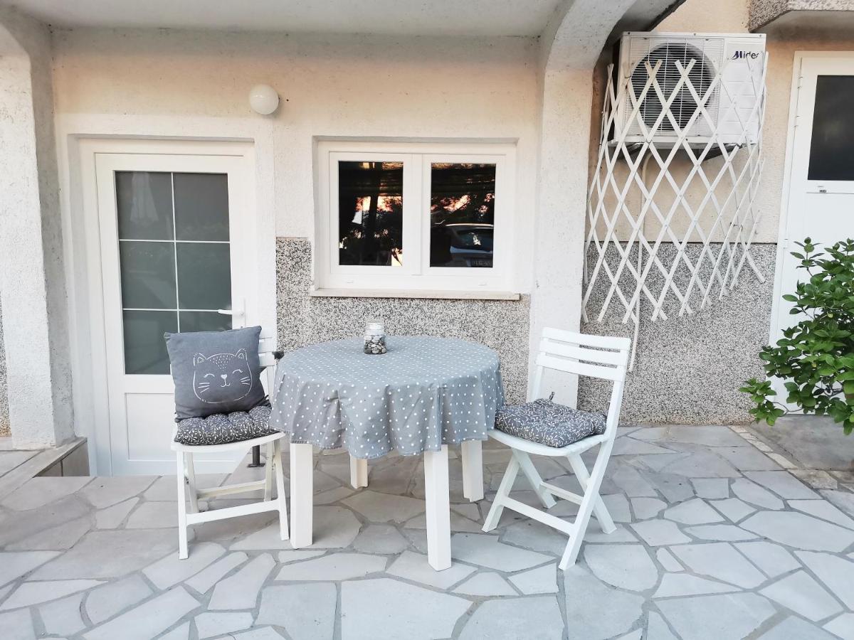 One-Bedroom Apartment with Terrace