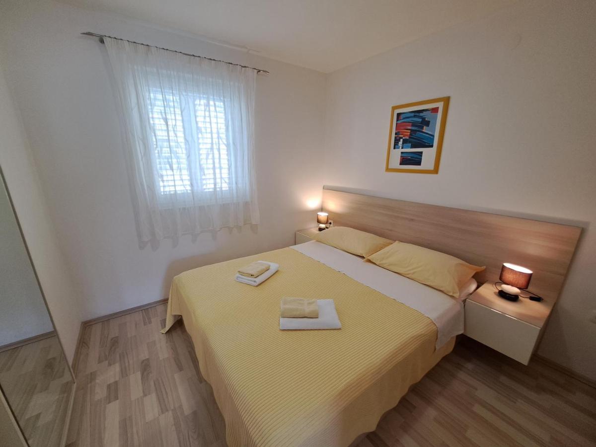Apartamento de 1 dormitorio con balcón y vistas al mar