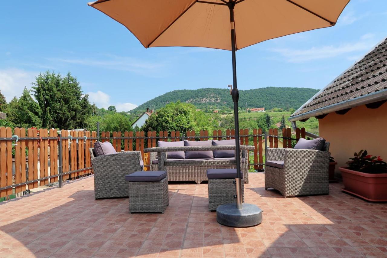 Csanádi Bor- és Vendégház - B&B