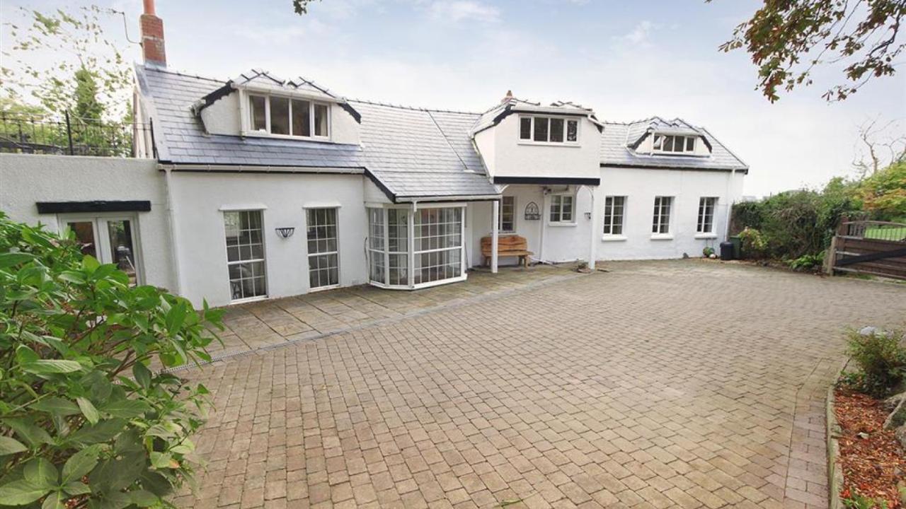 Holly Tree Lodge - B&B