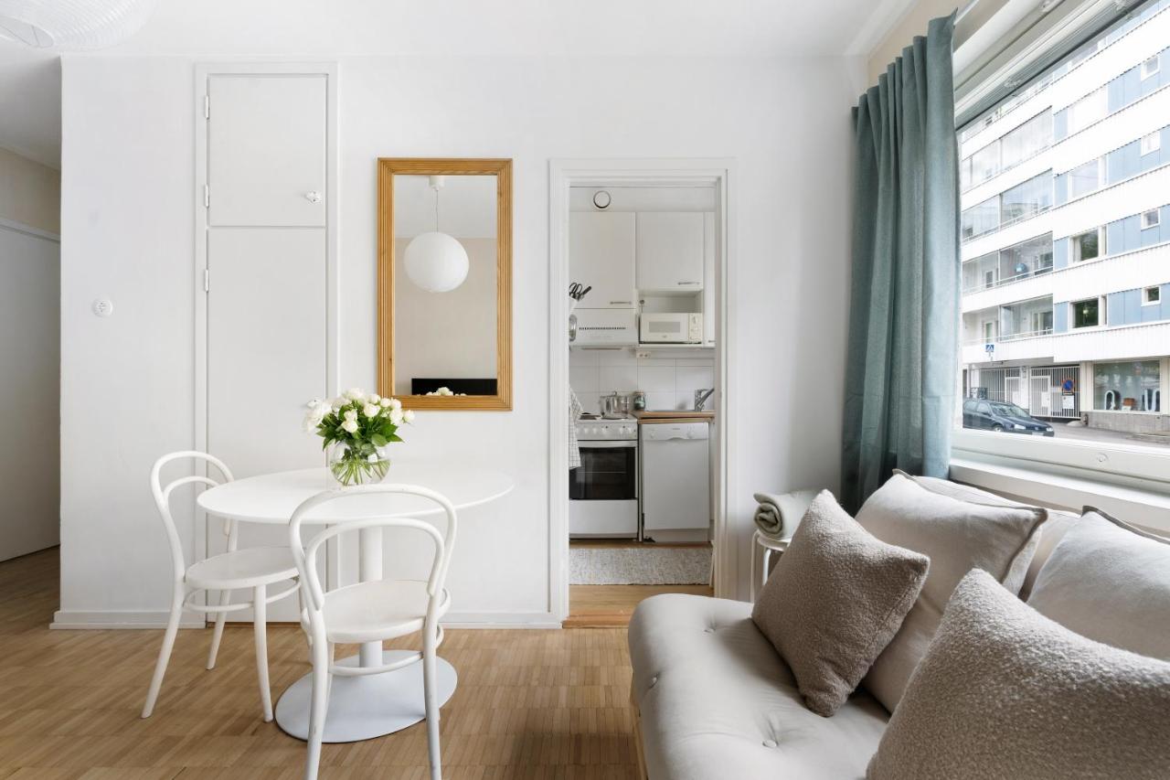 B&B Helsinki - Stylish Nordic Studio by Tram Stop - Bed and Breakfast Helsinki