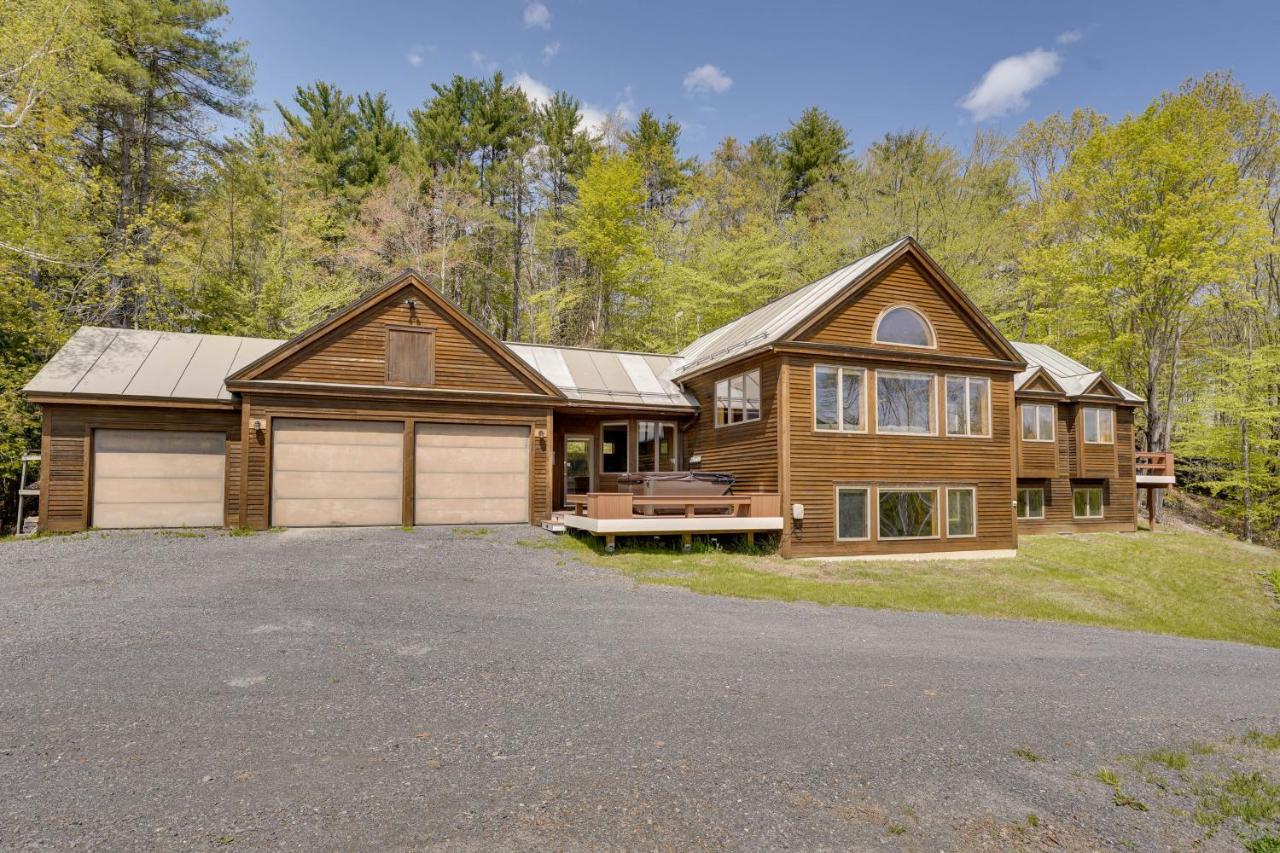 Luxury Vermont Vacation Rental Private Hot Tub! - Chambres d’hôtes Brownsville