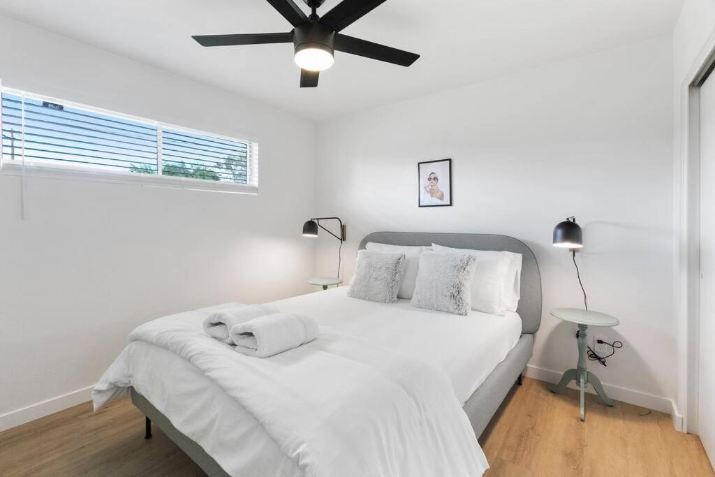 Contemporary Condo in Central Biltmore - B&B Phoenix