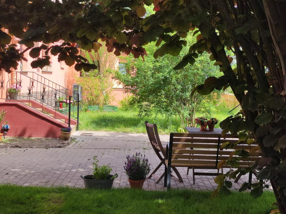 B&B Nauen - Storchennest mit großem Garten für Urlaubsgäste - Bed and Breakfast Nauen