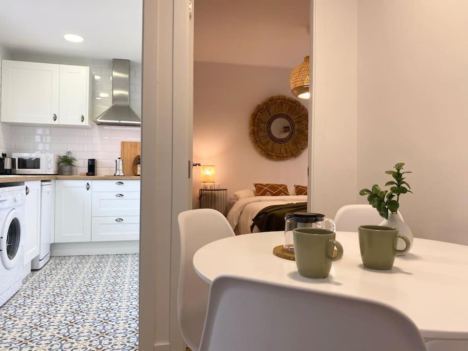 B&B L'Hospitalet de Llobregat - ´WALK TO CAMP NOU´ STYLISH 3BD SMART TV Wifi - Bed and Breakfast L'Hospitalet de Llobregat