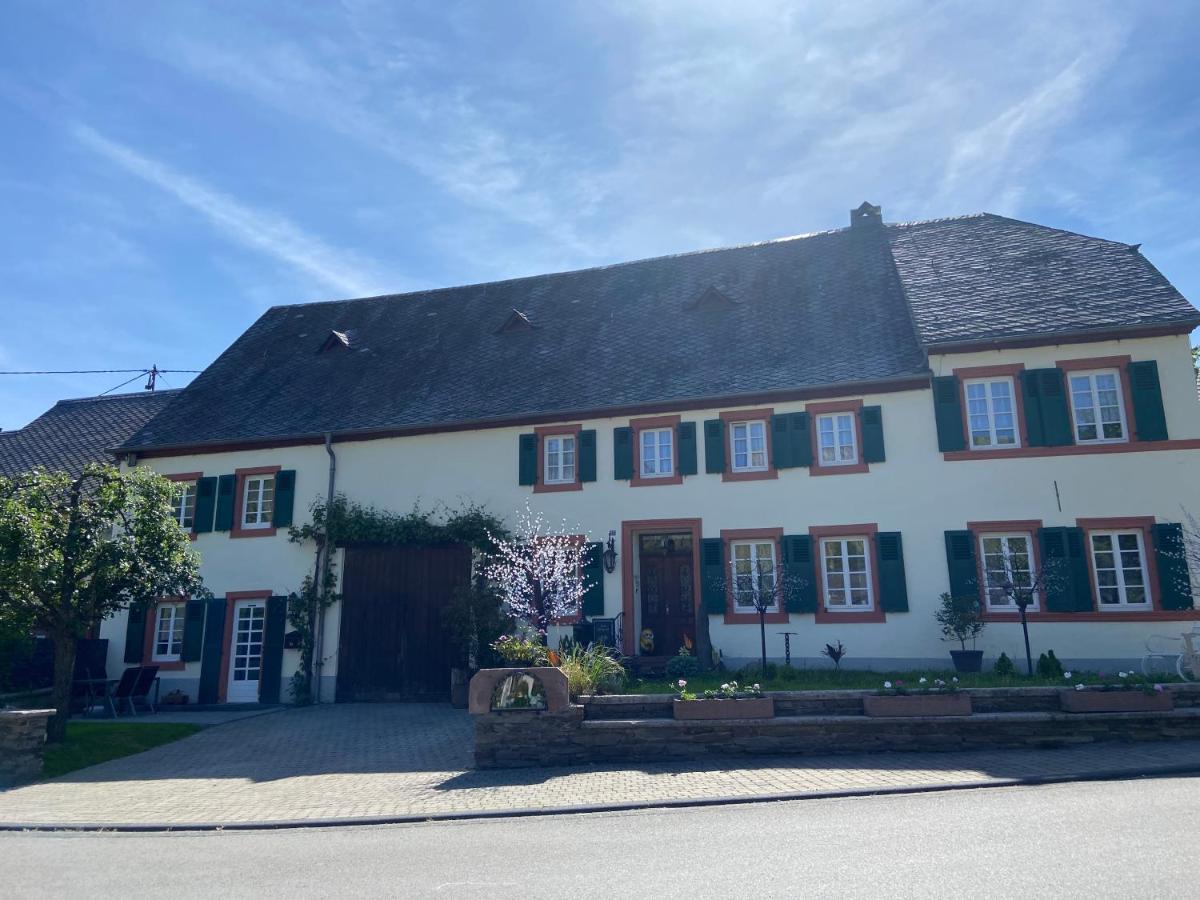 B&B Burgen - Am alten Winzerhof - Bed and Breakfast Burgen