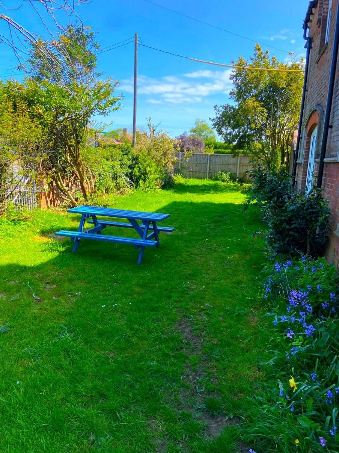 Skool House Retreat - 9 bedroom option - B&B Bodham
