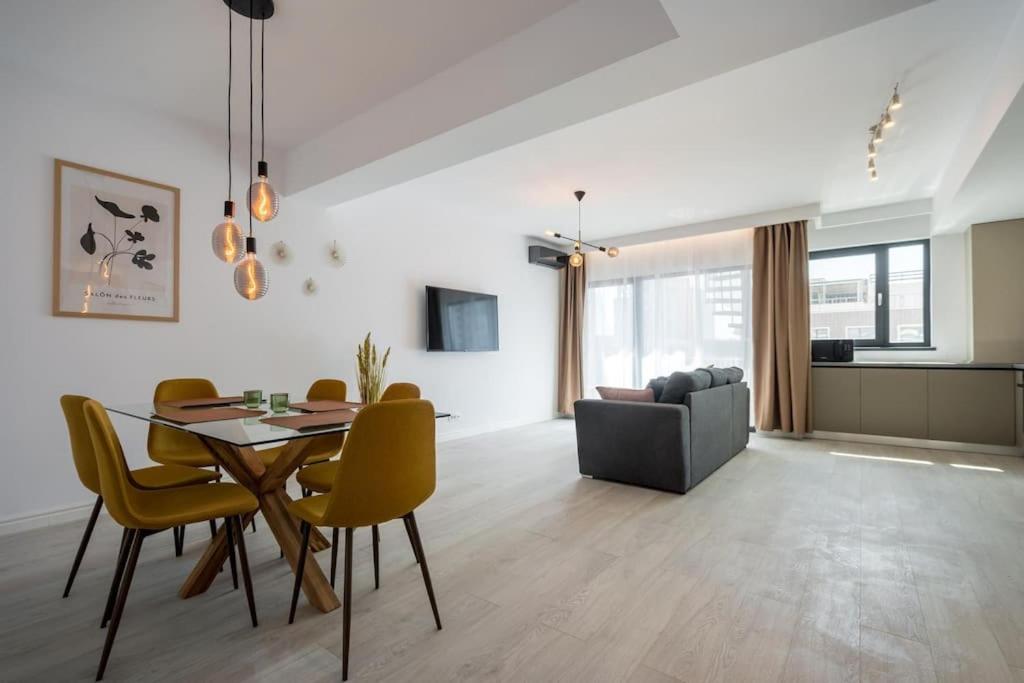 Hip Haven I Spacious 3 BR apartment on Pipera blvd with rooftop terrace - B&B