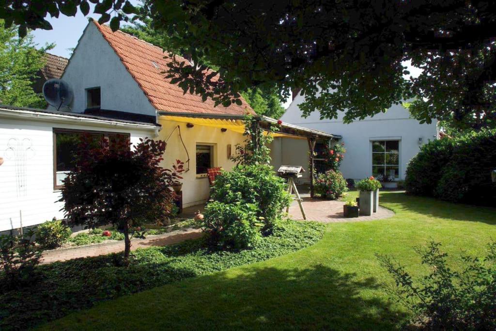 B&B Bremen - Gemütliches Haus mit großem traumhaften Garten - Bed and Breakfast Bremen