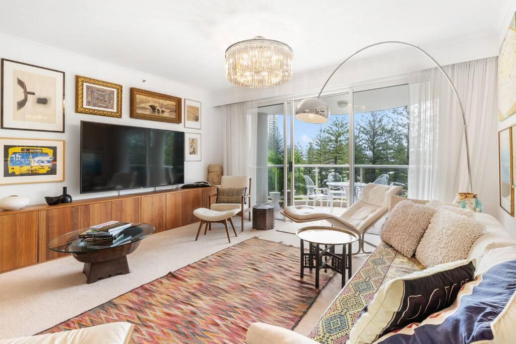 Oscar on Main resort Walk to beach and Tedder Ave - B&B Gold Coast