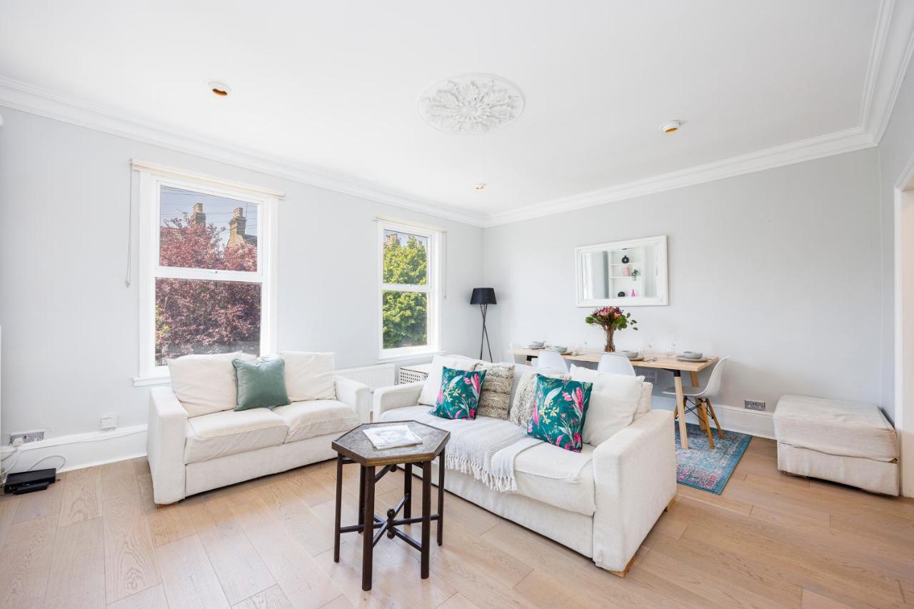B&B Londres - WelcomeStay Colliers Wood Two Bed Apartment - Home Away from Home - Bed and Breakfast Londres