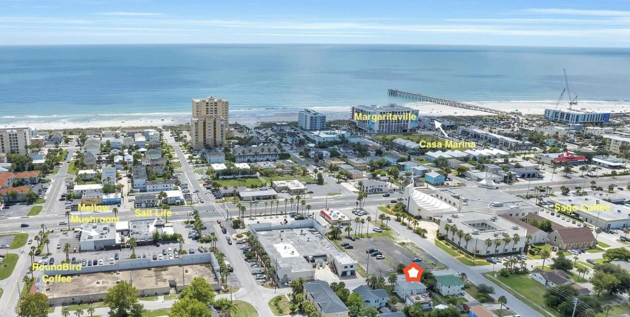 Seas the Day - 4 blocks to the beach, restaurant, and bar district - great deck and outdoor space!! - Bed and Breakfast Jacksonville Beach