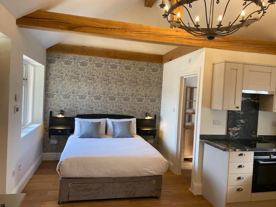 B&B Ockley - Luxury Self Catering Studio with vaulted ceiling - Bed and Breakfast Ockley