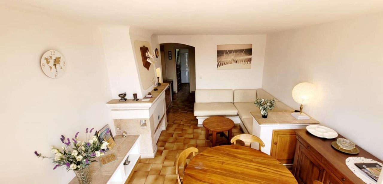 B&B Cogolin - Charming Apt With Balcony In The Heart Of Cogolin - Bed and Breakfast Cogolin