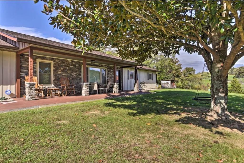 Cozy & Secluded Mountainside Retreat Game Room, WiFi, Hot Tub, Dogs OK - Ferienwohnung