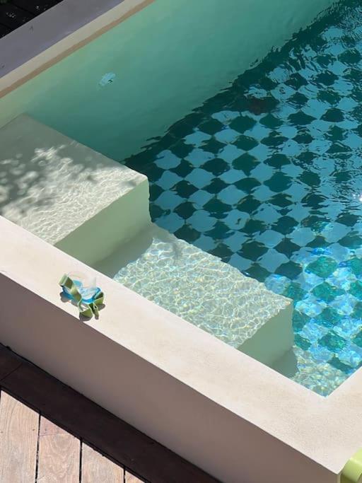 Le Souvenir - maison climatisée & bassin méditerranéen - B&B La Ciotat