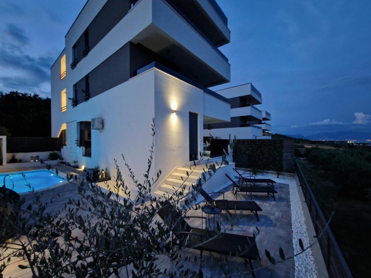 Apartman Marčelina 1 with private pool - Ferienwohnung Trogir