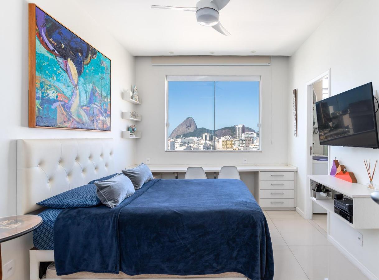 Apartment with Mountain View