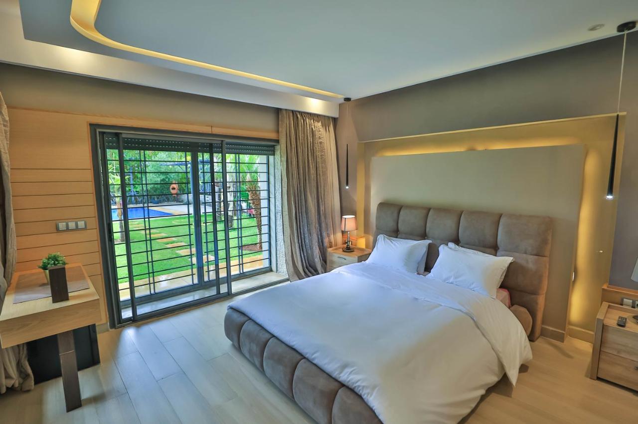 Queen Room with Garden View