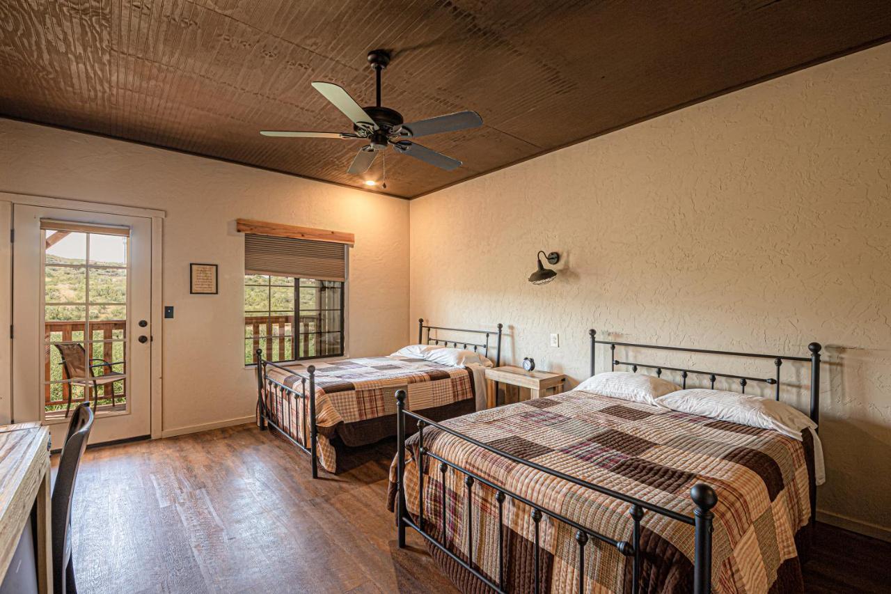 B&B Tombstone - Miners Cabin #3 -Two Double Beds - Private Balcony - Walk to the Action - Bed and Breakfast Tombstone